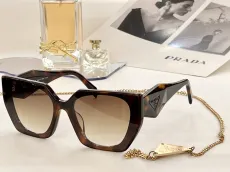 プラダサングラスPRADA 2023年新作トライアングルロゴメガネ