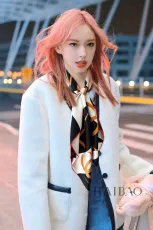 シャネルマフラーCHANEL 2023新作 グラフィティ シルク スクエアスカーフ