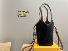 フェンディバッグFENDI 2023新作 バケットバッグ