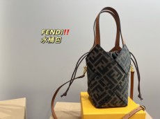 フェンディバッグFENDI 2023新作 バケットバッグ