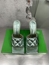 ボッテガヴェネタ靴BOTTEGA VENETA 2023新作 メタルラムスキン ディープパン スリッパ