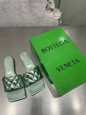 ボッテガヴェネタ靴BOTTEGA VENETA 2023新作 メタルラムスキン ディープパン スリッパ