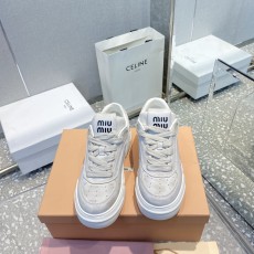 ミュウミュウ靴Miu Miu 2023年新作 カジュアルシューズ プラットフォーム ホワイト シューズ