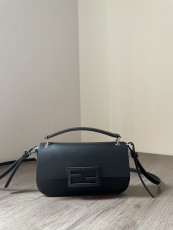 フェンディバッグFENDI 2023新作 メッセンジャー ミニバッグ