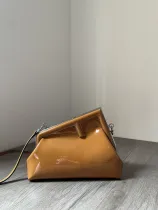 フェンディバッグFENDI 2023新作 キャラメルパテントレザー クラウドバッグ