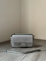 フェンディバッグFENDI 2023新作 ワンショルダー バゲットバッグ