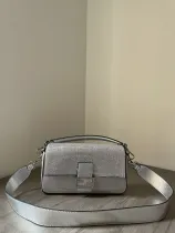 フェンディバッグFENDI 2023新作 バゲットバッグ