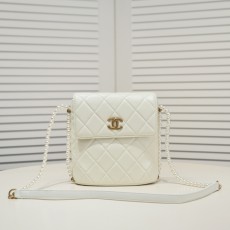 シャネルバッグCHANEL 2023新作 パールホーボーバッグ