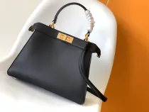 フェンディバッグFENDI 2023新作 ミディアム ハンドバッグ