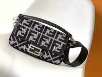 フェンディバッグFENDI 2023新作 ミディアム バゲットバッグ