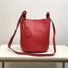 バーバリーバッグBURBERRY 2023新作 クロスボディ バケットバッグ