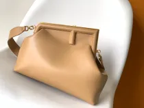 フェンディバッグFENDI 2023新作 ミディアム クリップバッグ