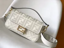 フェンディバッグFENDI 2023新作 ミディアム バゲットバッグ