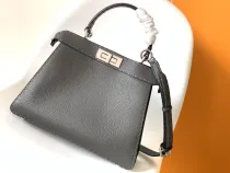 フェンディバッグFENDI 2023新作 ミディアム ハンドバッグ