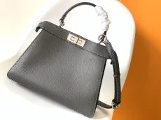 フェンディバッグFENDI 2023新作 ミディアム ハンドバッグ