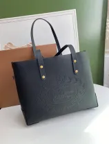 バーバリーバッグBURBERRY 2023新作 型押しバッジ レザートートバッグ