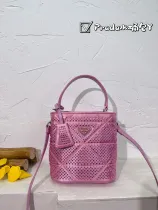 プラダバッグPRADA 2023新作 ダイヤモンド バケットバッグ
