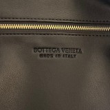 ボッテガヴェネタバッグBOTTEGA VENETA 2023 新作 ラージ ウーブン レザー ノット ラウンド バッグ 600261