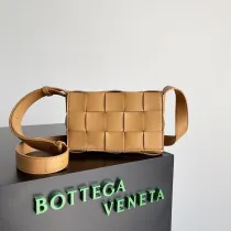 ボッテガヴェネタバッグBOTTEGA VENETA 2023新作 ミニ スモール スクエアバッグ