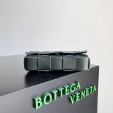 ボッテガヴェネタバッグBOTTEGA VENETA 2023新作 ミニ スモール スクエアバッグ