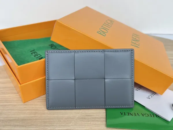 ボッテガヴェネタ財布BOTTEGA VENETA 2023新作 大型 方眼カードバッグ 649587