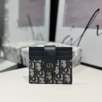 ディオール財布DIOR 2023新作 CH136 高級感のあるスリムかつコンパクトなカードホルダー