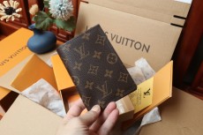 ルイヴィトン財布LOUIS VUITTON 2023年新作 M64501 老眼 with フューシャ 高品質 パスポートカバー