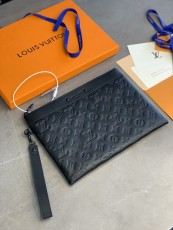 ルイヴィトン財布LOUIS VUITTON 2023新作 高品質 M81570 新作 型押しクラッチバッグ