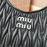ミュウミュウバッグMiu Miu 2023新作高品質5BH211クリスタルチェーンエディションアクセサリーハンドバッグ