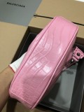 バレンシアガバッグBALENCIAGA 2023年新作高級クロコダイルピンク半月形脇団子バッグ