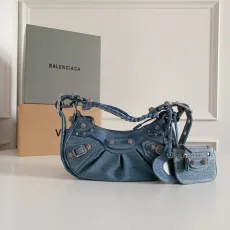 バレンシアガバッグBALENCIAGA 2023年新作高級三日月バッグ
