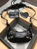 バレンシアガバッグBALENCIAGA 2023年新作高級黒半三日月脇団子バッグダイヤモンドクロコダイルパターン