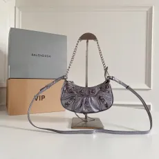 バレンシアガバッグBALENCIAGA 2023 新作 高品質 ミニ シルバー バースト クラック シープスキン 半三日月 脇下 メッセンジャーバッグ