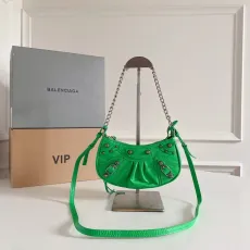 バレンシアガバッグBALENCIAGA 2023 新しい高品質のミニ グリーン バースト シープスキン半三日月脇の下メッセンジャー バッグ