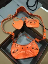 バレンシアガバッグBALENCIAGA 2023新作 上質な半月わき餃子
