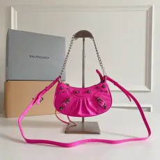 バレンシアガバッグBALENCIAGA 2023 新作 高品質 ミニ ローズ レッド バースト クラック シープスキン 半三日月 脇下 メッセンジャーバッグ