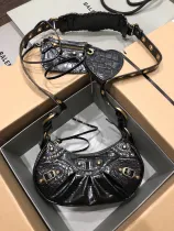バレンシアガバッグBALENCIAGA 2023年新作高品質クロコダイルブラックゴールドバックル半三日月脇団子バッグ