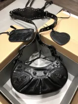 バレンシアガバッグBALENCIAGA 2023新作 高品質 バースト クラック ブラック バックル ブラック 半三日月 脇下 団子 バッグ