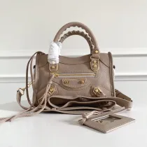 バレンシアガバッグBALENCIAGA 2023 新しい高品質のゴールド バックル アプリコット小さなゴートスキン オートバイ バッグ