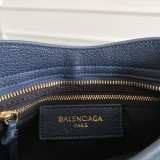 バレンシアガバッグBALENCIAGA 2023 新しい高品質のゴールド バックル サファイア ブルー小さなゴートスキン オートバイ バッグ