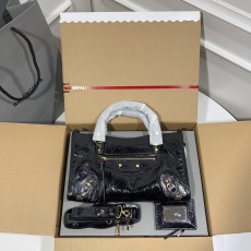 バレンシアガバッグBALENCIAGA 2023年新作 上質なタッセル付きゴールドインゴットバッグ