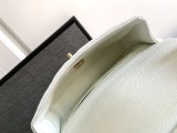 シャネルバッグCHANEL 2023新作 高品質 ホワイト ミディアム ハート アジャストバックル フラップバッグ