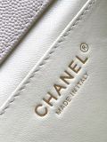シャネルバッグCHANEL 2023新作 高品質 ホワイト ミディアム ハート アジャストバックル フラップバッグ