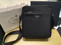 プラダバッグPRADA 2023年新作 高級ナイロン メッセンジャー メッセンジャーバッグ 2VH002