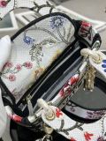 ディオールバッグDIOR 2023年新作高品質M0505スリーグリッド刺繍フローラルホワイトハンドバッグ