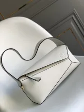 ロエベバッグLOEWE 2023年新作 高品質 060688 ショートナッパレザー ショルダーバッグ