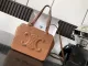 セリーヌバッグCELINE 2023年新作 高品質 111383DU3.01HT スクエア ピローバッグ