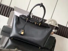 セリーヌバッグCELINE 2023年新作 高品質 199873ET7.04LU 牛革 ハンドバッグ