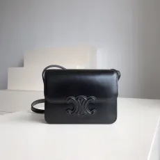 セリーヌバッグCELINE 2023年新作 上質な光沢のあるカーフスキン ハンドバッグ
