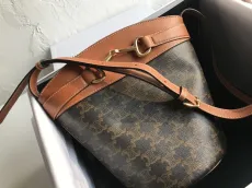 セリーヌバッグCELINE 2023年新作 上質なフラットバケットバッグ